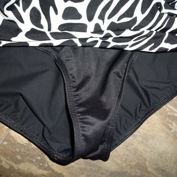 Miraclesuit Bathing Suit Black White Rushing Slimming Tummy Control one piece 14 - Picture 6 of 12